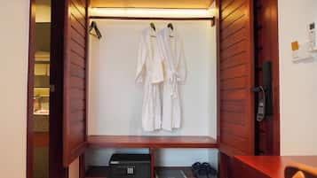 Family Suite, Balcony, Pool View | Wardrobe