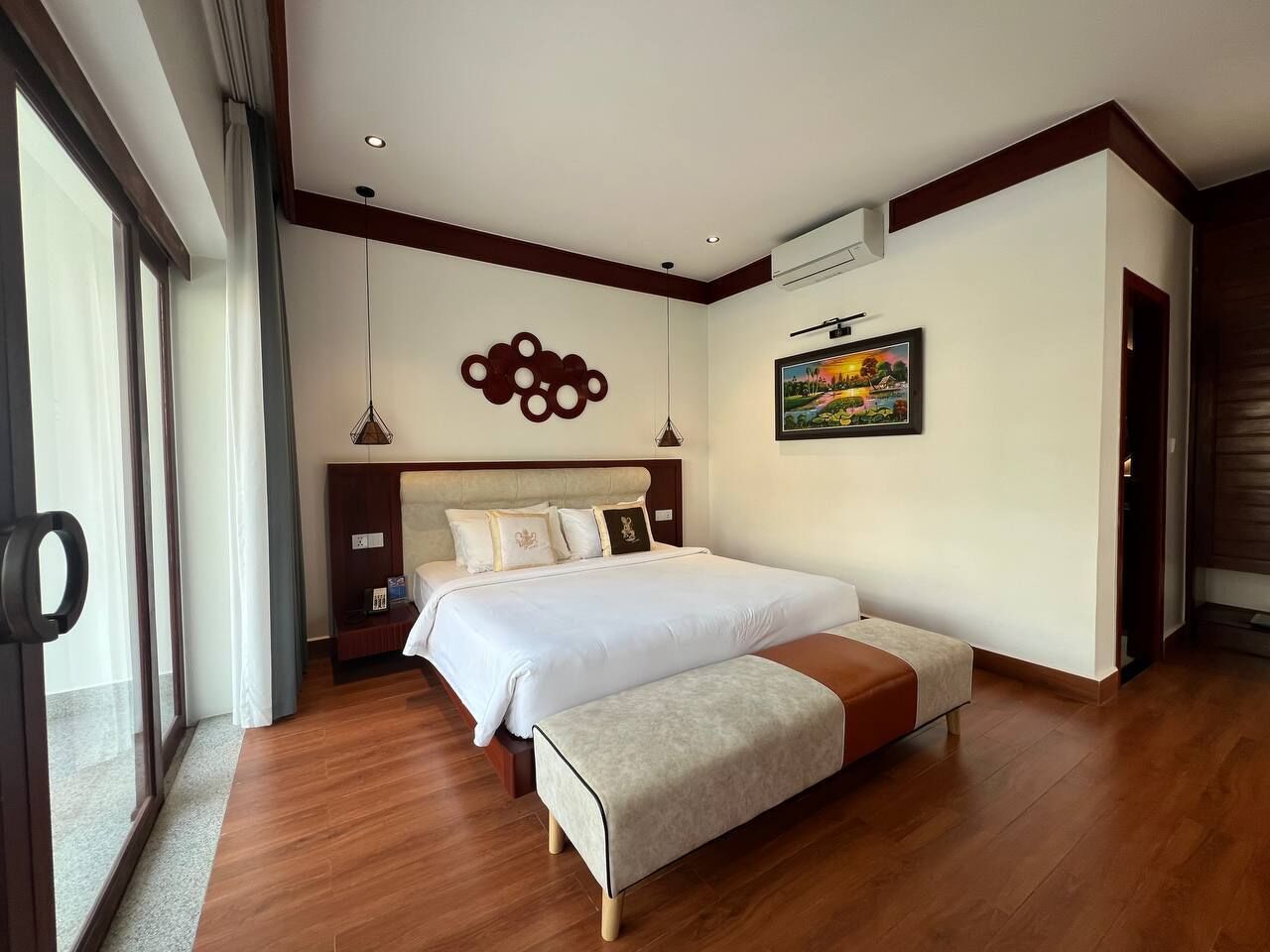 Suite estudio Prestigio, vista a la alberca | Ropa de cama de alta calidad y caja de seguridad en la habitación 