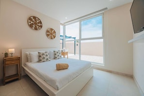 2 bedrooms, in-room safe, desk, iron/ironing board