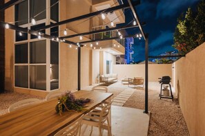 Outdoor dining - AtMonchi Stylish Condo (Noord)