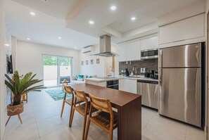 Fridge, microwave, oven, stovetop - AtMonchi Stylish Condo (Noord)