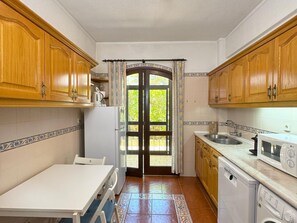 Fridge, microwave, oven, dishwasher - Rustic and peaceful with pool (Lagos)