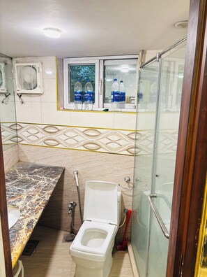 Dusche, Handtücher, Seife, Toilettenpapier