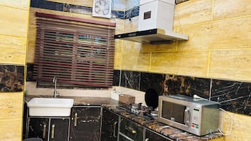 Een microgolfoven, een oven