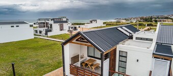 Complete, Modern 2 bedroom, 2 bathroom Apartment on the beach