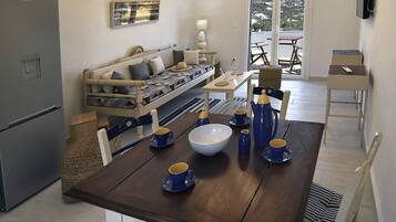 Apartamento conforto, vista para a praia | Área de estar