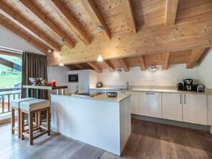 Kühlschrank, Ofen, Geschirrspüler, Kochgeschirr/Geschirr/Besteck