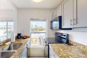 Kühlschrank, Mikrowelle, Geschirrspüler