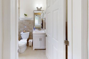 Suihku, hiustenkuivaaja, pyyhkeet