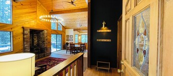 On the lake, 5BR Chalet for 14, Renovated + A/C