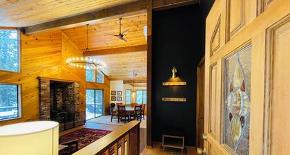 On the lake, 5BR Chalet for 14, Renovated + A/C