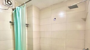 Superior Double Room | Bathroom | Combined shower/tub, free toiletries, slippers, bidet - Sumedha Elegance (Gurugram)