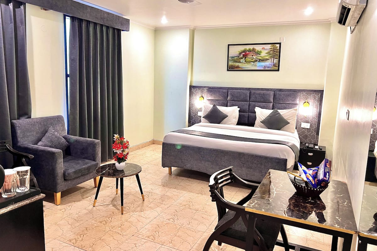 Superior Double Room | Desk, laptop workspace, iron/ironing board, free WiFi