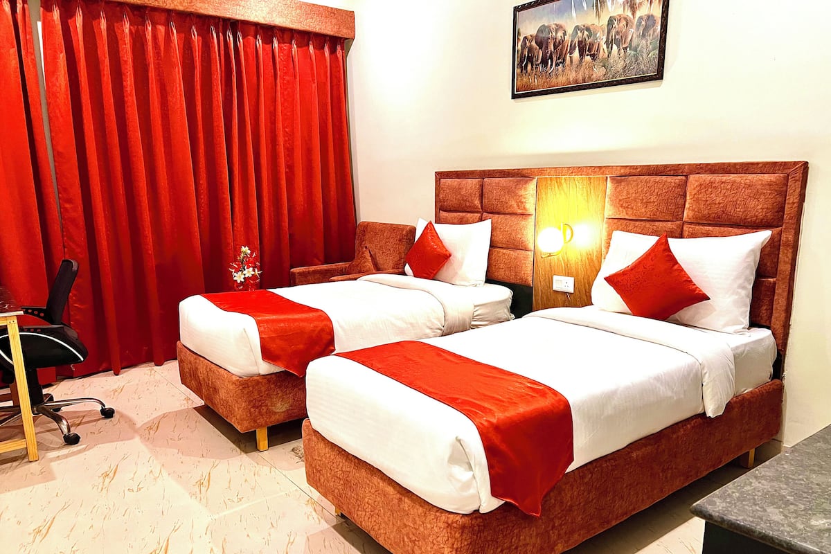 Desk, laptop workspace, iron/ironing board, free WiFi