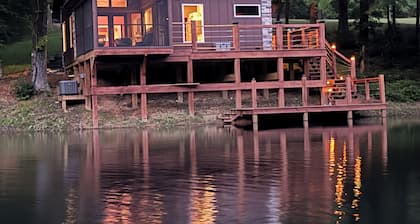 Cozy cabin in lovely Sardis with WiFi, AC