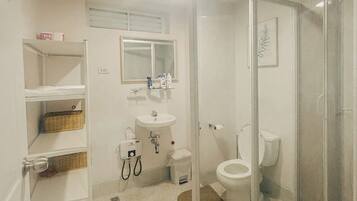 Deluxe Condo, Non Smoking, Balcony | Bathroom
