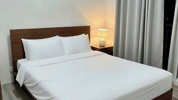 Deluxe Condo, Non Smoking, Balcony | Individually furnished, free WiFi, bed sheets