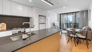 Coffee/tea maker, microwave, oven, electric kettle