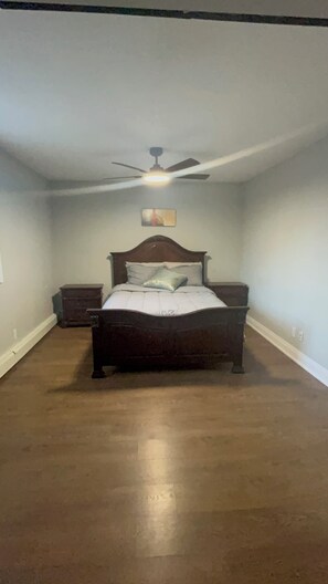 2 bedrooms, desk, iron/ironing board, free WiFi