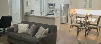 Charming 2-bedroom apartment in terrific Burlington with WiFi and free parking