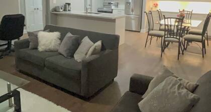 Charming 2-bedroom apartment in terrific Burlington with WiFi and free parking