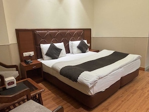 Deluxe Room, 1 King Bed, Air conditioning | Desk, laptop workspace, free WiFi - A P Residency (Ambala)