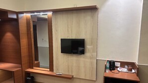 مكتب ومساحة عمل للكمبيوتر المحمول وواي فاي مجانًا