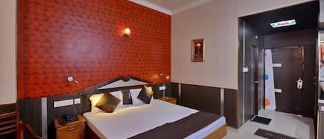 Deluxe kamer, airconditioning, uitzicht op stad | Een bureau, een laptopwerkplek, gratis wifi