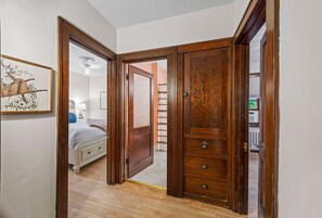 3 bedrooms, travel crib, WiFi