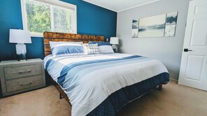 2 bedrooms, iron/ironing board, travel crib, free WiFi - Romantic Waterfront Getaway,  Deception Pass, 2 Bedrm,Fireplace,Luxury, Beach (Oak Harbor)