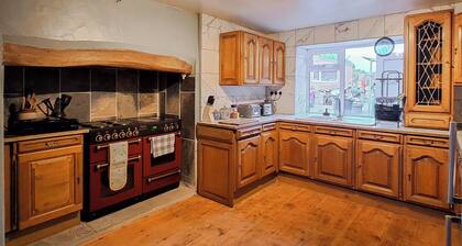 6 bedroom accommodation in Beaminster