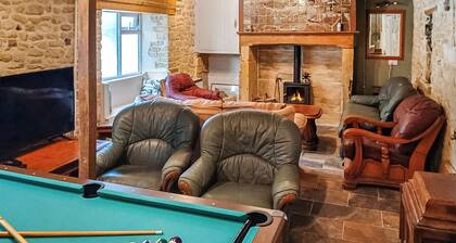 6 bedroom accommodation in Beaminster