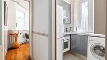 Geladeira, micro-ondas, fogão, cooktop