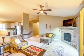 TV, fireplace