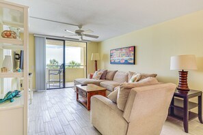 TV - Gulf-View Condo w/ Beach Access in Hudson (Hudson)