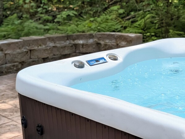 Bañera de hidromasaje al aire libre