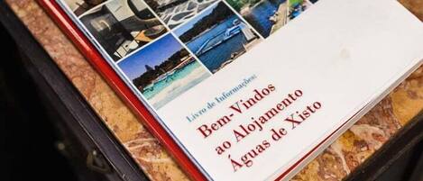 Een boek met de titel