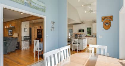 Gem of Narragansett Beach, House Retreat!