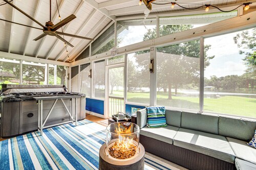 Lake Tawakoni Access + Hot Tub - Wills Point Home!
