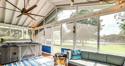 Lake Tawakoni Access + Hot Tub - Wills Point Home!