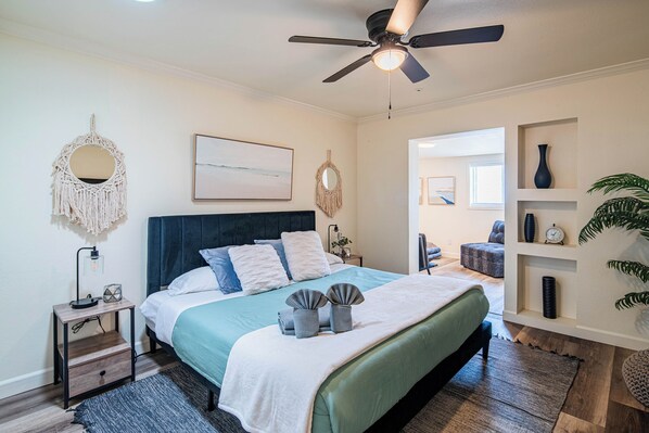 5 bedrooms, iron/ironing board, WiFi, bed sheets