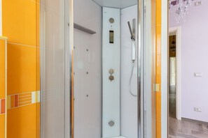 Bruser, boblebadekar, hårtørrer, bidet