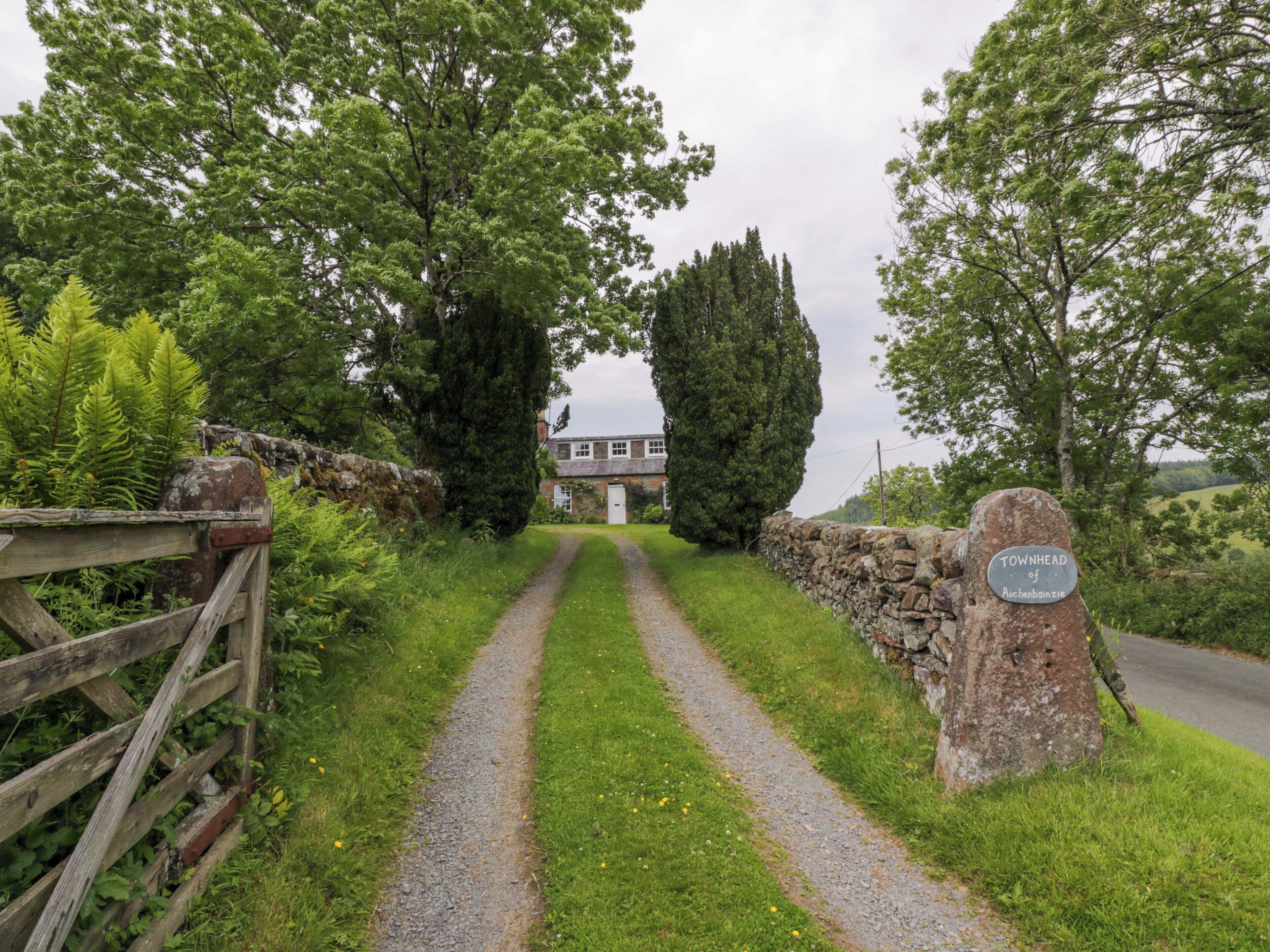 المنطقة المحيطة بالمنشأة