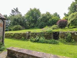 Property grounds - Townhead of Auchenbainzie (Thornhill)