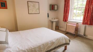 4 bedrooms, individually decorated, individually furnished, free WiFi