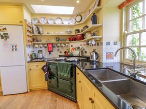 Dishwasher, cookware/dishes/utensils