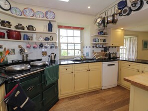 Dishwasher, cookware/dishes/utensils - Townhead of Auchenbainzie (Thornhill)