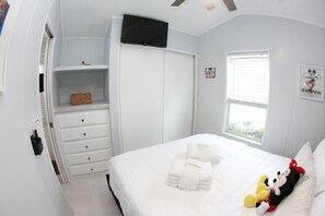 1 bedroom, iron/ironing board, travel cot, free WiFi