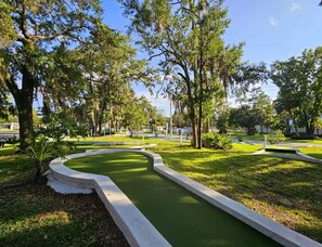 Property grounds - Mickey's Hideaway Cottage 4 miles from Disney in Kissimmee with WiFi and AC (Kissimmee)