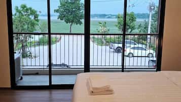 Standard Double Room With Lake View- Fl2 | Wi-fi (inkludert) og sengetøy